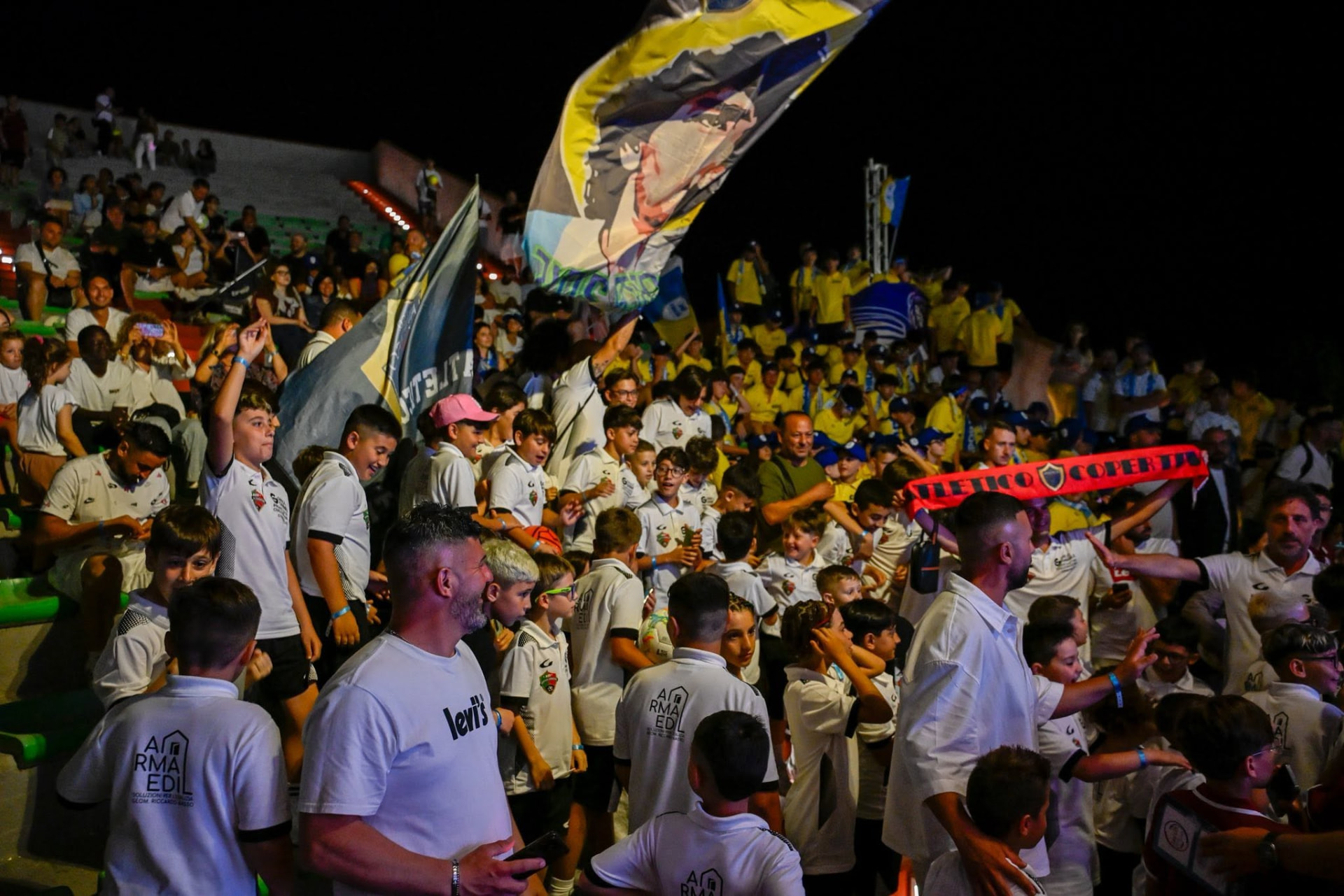 FL Tornei - Atmosfera evento con giovani calciatori e tifosi